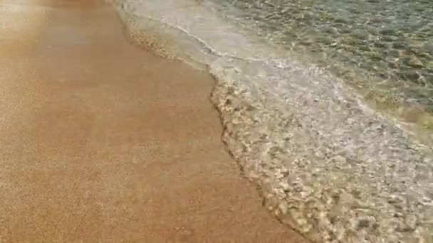 Ondas Mar Rolam Para Praia Uma Cena Tranquila Durante Dia — Vídeo de Stock