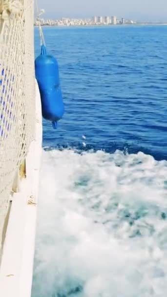 Teknenin Yelkenli Tarafında Yüksek Kalite Görüntü — Stok video
