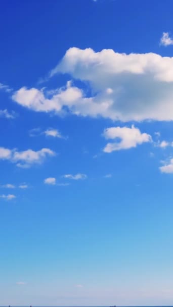 Lapso Tiempo Nubes Esponjosas Deriva Cielo Azul Claro Las Nubes — Vídeos de Stock