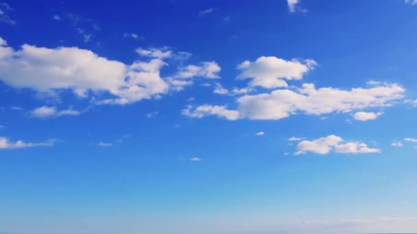Lapso Tiempo Muestra Nubes Moviéndose Graciosamente Través Del Cielo Claridad — Vídeo de stock