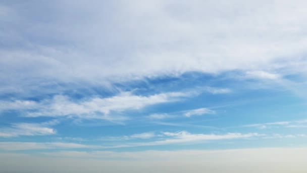Filmato Time Lapse Nuvole Che Muovono Rapidamente Contro Cielo Blu — Video Stock