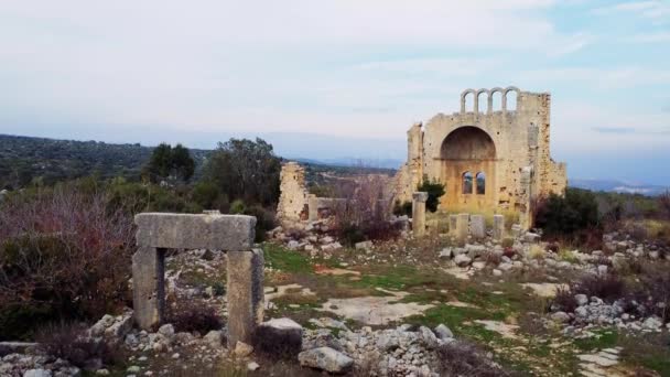 Drone Συλλαμβάνει Ερείπια Okuzlu Αποκαλύπτοντας Την Ιστορία Και Αρχαία Ερείπια — Αρχείο Βίντεο