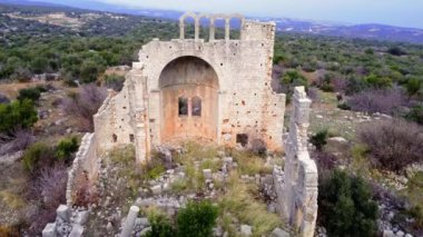 Drone, Okuzlu harabelerini yakalıyor, Akdeniz mirası gelişiyor. Okuzlus antik bazilikası Akdeniz mucizesi hava yoluyla görünen Okuzlus bazilikası insansız hava aracından seyredilen Akdeniz tarihi derinliğini gözler önüne seriyor.
