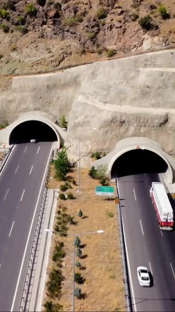 Вид Повітря Дорога Тунель Горах Захоплює Гірська Подорож Дорога Тунелю — стокове відео