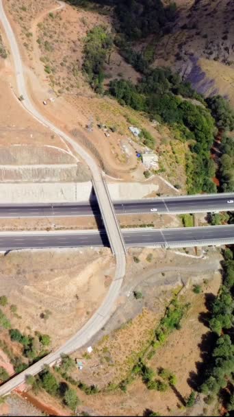 Carretera Montaña Cuenta Con Viaducto Paisaje Escénico Vista Aérea Del — Vídeo de stock