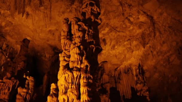 Vivida Geologia Sotterranea Una Grotta Ricca Stalattiti Esplora Meraviglie Dei — Video Stock