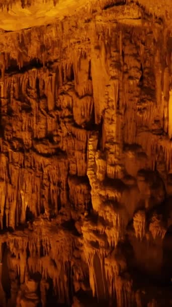 Poznaj Tajemnicę Jaskinię Stalaktytami Stalagmity Odkryj Starożytną Tajemnicę Formacje Jaskiń — Wideo stockowe