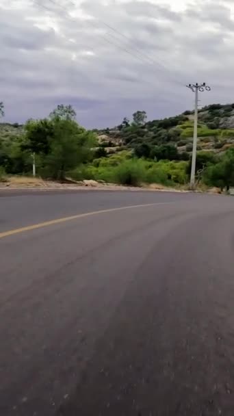 Unidade Rural Cênica Estrada Montanha Céu Azul Acima Viagem Estrada — Vídeo de Stock