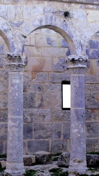 カンバズリ教会は アナトリアの建築 コロネード 5世紀に遺跡を残しています メルシン トルコ コロネード 建築が保存されている コロネード カリントの首都を探索する — ストック動画