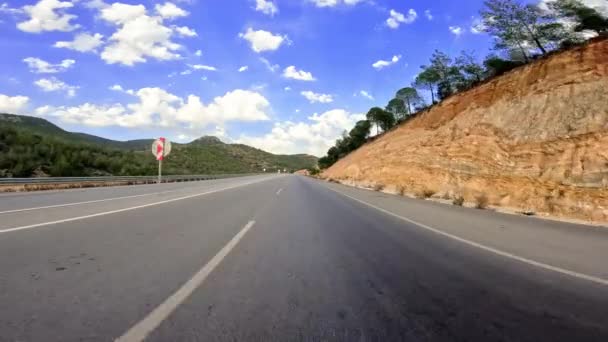 Zkušenosti Výlet Přes Hory Pohledu Automobilů Asfaltová Cesta Vinutí Přírodní — Stock video