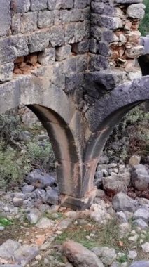 Antik Roma etkisine sahip kültür açısından zengin bir yer olan Okuzlu 'yu keşfetmek için üç nav bazilikası kullanacağız. Antik Roma ve mimarisi ile ilgilenenler için ideal.. 