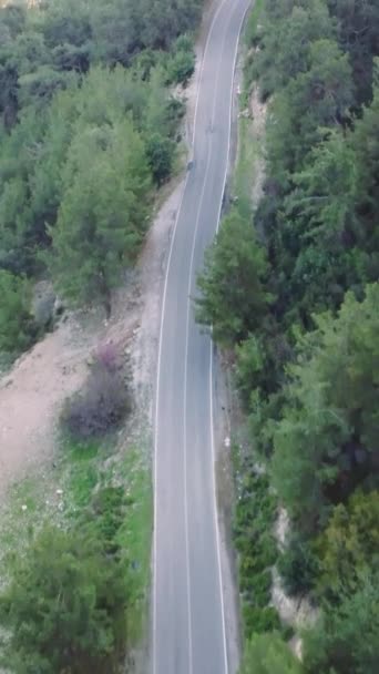 Drohnenaufnahmen Zeigen Berge Straßen Wälder Reisen Landschaftlicher Erkundung Betont Reise — Stockvideo