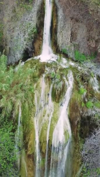 Luftaufnahme Zeigt Wasserfall Wanderziel Der Türkei Inmitten Von Bergen Und — Stockvideo
