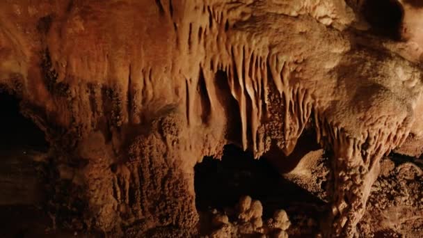 Underground Cave Video Showcasing Vibrant Stalagmites Stalactite Formations Ancient Limestone — Stock Video