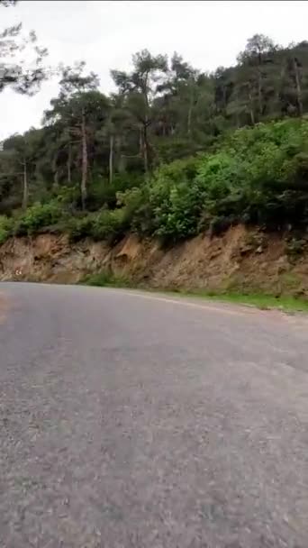 Conducir Asfalto Camino Serpenteando Través Las Montañas Turcas Vista Primera — Vídeo de stock