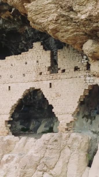 Drone Rejestruje Pozostałości Starożytnego Chrześcijańskiego Trzypiętrowego Kościoła Skalnego Vii Wiecznego — Wideo stockowe