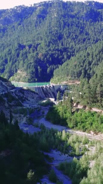 Tenaga Air Rekaman Bendungan Dari Drone Adegan Lembah Pegunungan Tenaga — Stok Video