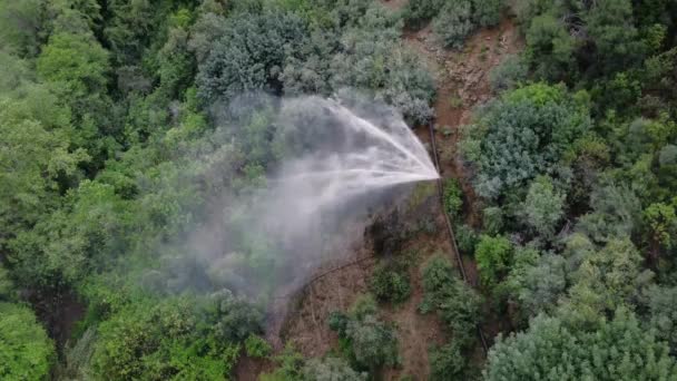 Вид Дрон Захоплює Вибухові Труби Втрату Води Зеленому Каньйоні Повітряні — стокове відео