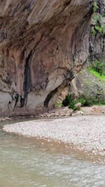 Türkiye 'deki Kapkaya Kanyonu' nun çarpıcı görüntüleri, doğanın güzelliğini gözler önüne seriyor ve deneyimin özünü yakalıyor..