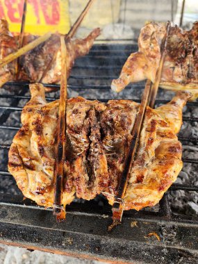 Izgara tavuk, kızarmış tavuk sokak yemeği... 