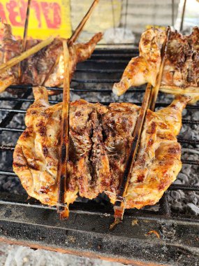 Izgara tavuk, kızarmış tavuk sokak yemeği... 