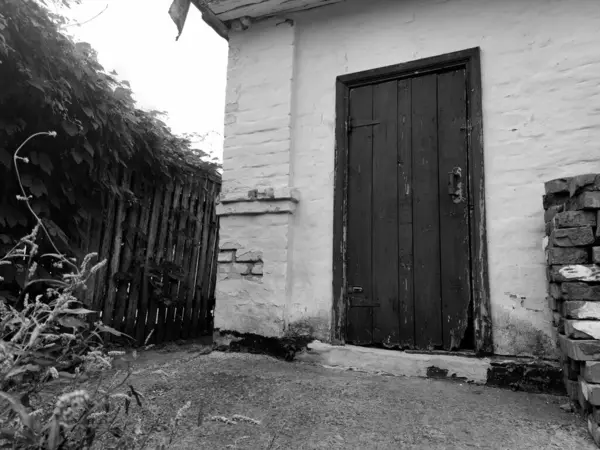 Заброшенный Дом Деревне — стоковое фото