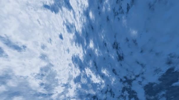 トレンドモーション4K背景 嵐の雲 暗く抽象的な青と白の絵画 雲と青と白の抽象的な背景 青の波 — ストック動画