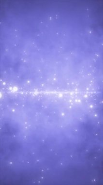 Yıldızlarla süslenmiş engin kozmosu keşfedin. Mor parlak gölgelerde bulutlu bulutlar, bir merak hissi uyandırır..