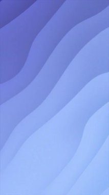 Sakin dalgalar güneş batarken rahatlatıcı desenler yaratır. Alacakaranlıkta okyanus suları üzerinde huzurlu mavi bir parıltı bırakır..