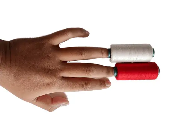 Main Avec Des Bandages Couleur Rouge Sur Fond Blanc — Photo