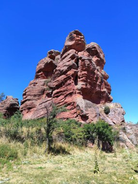 Checa, Guadalajara 'da mavi gökyüzü olan büyük bir kaya. 