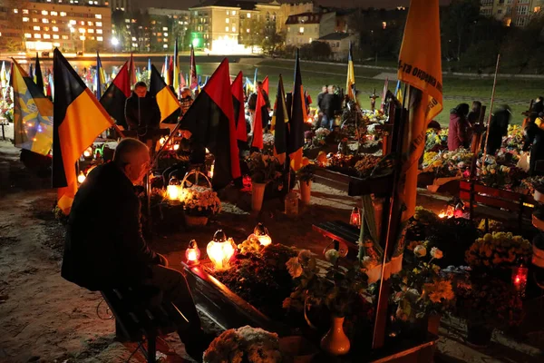 stock image Lviv, Ukraine, 1 November 2022. Ukrainians light candles while visiting the graves of Ukrainian soldiers who died in the war with Russia marking All Saints' Day and All Souls' Day at the Lychakiv Cemetery in Lviv,. Russia invaded Ukraine on 24 Februa