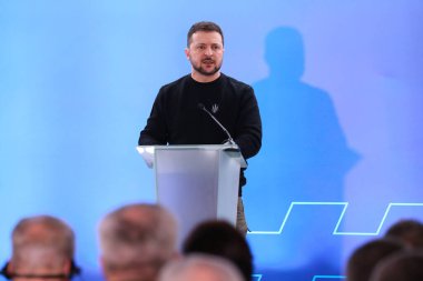 Lviv, Ukrayna 3 Mart 2023. Ukrayna Cumhurbaşkanı Volodymyr Zelenskiy, Rusya 'nın Ukrayna' ya düzenlediği saldırı sırasında Ukrayna 'da işlenen savaş suçları iddialarını tartışmak üzere' Adalet için Birleşmiş 'zirvesine katıldı..