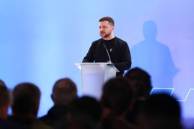 Lviv, Ukrayna 3 Mart 2023. Ukrayna Cumhurbaşkanı Volodymyr Zelenskiy, Rusya 'nın Ukrayna' ya düzenlediği saldırı sırasında Ukrayna 'da işlenen savaş suçları iddialarını tartışmak üzere' Adalet için Birleşmiş 'zirvesine katıldı..