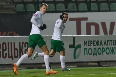Lviv, Ukrayna. Yevgen Pidlepenets ve Ambrosiy Chachua, 7 Aralık 2024 tarihinde Ukrayna Premier Ligi FC Karpaty Lviv ile FC Rivne arasında oynanan maçta gol attıktan sonra tepki verdiler..