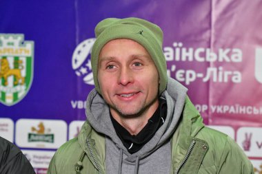 Zhytomyr, UKRAINE - 28 Şubat 2025: Vladyslav Lupashko Ukrayna Premier Ligi teknik direktörü FC Karpaty Lviv ile FC LNZ Cherkasy arasında Ukrayna 'nın başkenti Zhytomyr' de 28 Şubat 2025 tarihinde oynanan maç sırasında.