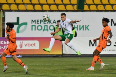 Lviv, UKRAINE - 11 Mart 2025. Ukrayna Premier Ligi 'nde FC Karpaty Lviv ve FC Shakhtar Donetsk arasında Lviv, Ukrayna' daki Ukrayna Stadyumu 'nda oynanan karşılaşma sırasında Karpaty Sych Oleksiy. 