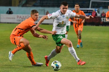 Lviv, UKRAINE - 11 Mart 2025. Ukrayna 'nın Lviv kentindeki Ukrayna Stadyumu' nda FC Karpaty Lviv ile FC Shakhtar Donetsk arasında oynanan Ukrayna Premier Ligi karşılaşmasında Karpaty 'den Igor Krasnopir karşı karşıya geldi.. 