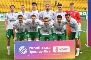Lviv, UKRAINE - 30 Mart 2025. 30 Mart 2025 'te Ukrayna' nın Lviv kentinde oynanan Ukrayna Premier Ligi karşılaşmasında FC Karpaty Lviv ve FC Chornomorets arasında Karpaty 'nin oyuncuları görüldü.. 