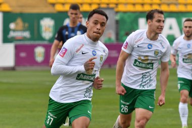 Lviv, UKRAINE - 30 Mart 2025. Karpaty 'li Bruninho, 30 Mart 2025 tarihinde Ukrayna' nın Lviv kentinde oynanan Ukrayna Premier Ligi karşılaşmasında FC Karpaty Lviv ve FC Chornomorets arasındaki golü attıktan sonra tepki gösterdi.. 