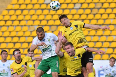 Lviv, UKRAINE - 11 Mayıs 2025. Ukrayna Premier Ligi FC Karpaty Lviv ile FC Oleksandriya arasında oynanan Ukrayna Stadyumu karşılaşmasında Karpaty Baboglo ile karşı karşıya geldi..