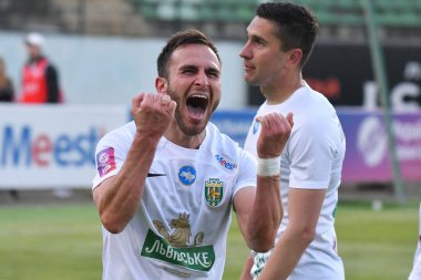 Lviv, UKRAINE - 11 Mayıs 2025. Ukrayna Premier Ligi 'nde Ukrayna Stadyumu' nda FC Karpaty Lviv ile FC Oleksandriya arasında oynanan maçta gol attıktan sonra Karpaty 'li Ambrosiy Chachua tepki gösterdi..