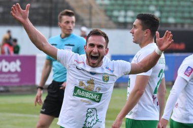 Lviv, UKRAINE - 11 Mayıs 2025. Ukrayna Premier Ligi 'nde Ukrayna Stadyumu' nda FC Karpaty Lviv ile FC Oleksandriya arasında oynanan maçta gol attıktan sonra Karpaty 'li Ambrosiy Chachua tepki gösterdi..