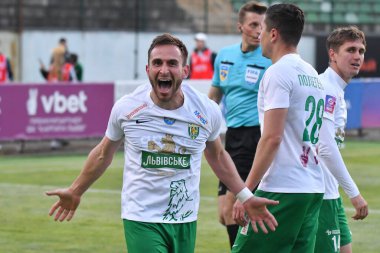 Lviv, UKRAINE - 11 Mayıs 2025. Ukrayna Premier Ligi 'nde Ukrayna Stadyumu' nda FC Karpaty Lviv ile FC Oleksandriya arasında oynanan maçta gol attıktan sonra Karpaty 'li Ambrosiy Chachua tepki gösterdi..