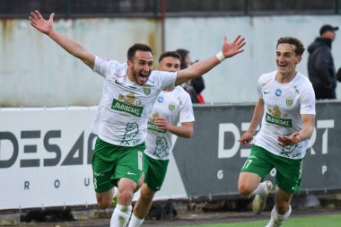 Lviv, UKRAINE - 11 Mayıs 2025. Ukrayna Premier Ligi 'nde Ukrayna Stadyumu' nda FC Karpaty Lviv ile FC Oleksandriya arasında oynanan maçta gol attıktan sonra Karpaty 'li Ambrosiy Chachua tepki gösterdi..