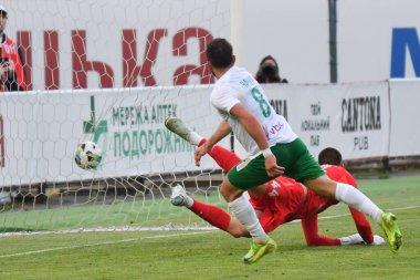 Lviv, UKRAINE - 11 Mayıs 2025. Ukrayna Premier Ligi 'nde Ukrayna Stadyumu' nda FC Karpaty Lviv ile FC Oleksandriya arasında oynanan maçta gol attıktan sonra Karpaty 'li Ambrosiy Chachua tepki gösterdi..