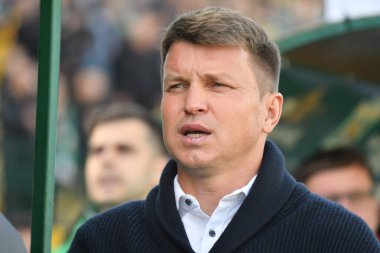 Lviv, UKRAINE - 11 Mayıs 2025. FC teknik direktörü Oleksandriya Ruslan Rotan, Ukrayna Premier Ligi FC Karpaty Lviv ile FC Oleksandriya arasında Ukrayna Stadyumu 'nda oynanan karşılaşmada görüldü..