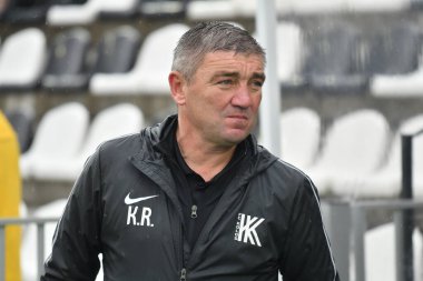 Kovalivka, UKRAINE - 17 Mayıs 2025. Kovalivka Ruslan Kostyshyn 'in teknik direktörü Ukrayna Premier Ligi FC Kolos Kovalivka ile Ukrayna' nın Kovalivka kentinde oynanan FC Karpaty Lviv maçında görüldü.