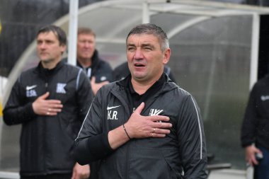Kovalivka, UKRAINE - 17 Mayıs 2025. Kovalivka Ruslan Kostyshyn 'in teknik direktörü Ukrayna Premier Ligi FC Kolos Kovalivka ile Ukrayna' nın Kovalivka kentinde oynanan FC Karpaty Lviv maçında görüldü.