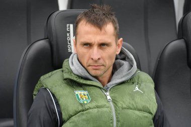 Kovalivka, UKRAINE - 17 Mayıs 2025. Ukrayna Premier Ligi FC Kolos Kovalivka ile Ukrayna 'nın Kovalivka kentinde oynanan FC Karpaty Lviv maçında Karpaty Vladyslav Lupashko' nun teknik direktörü görülüyor.